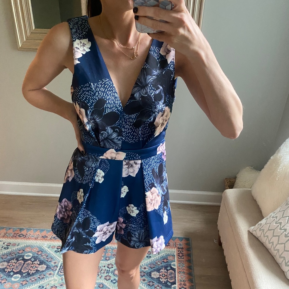 Lulus floral romper with open back
